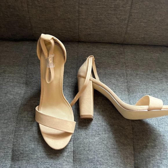 JustFab Shoes - Brand New Nude Open Toe Heels